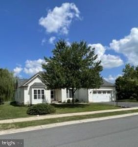 49 Laura Ln