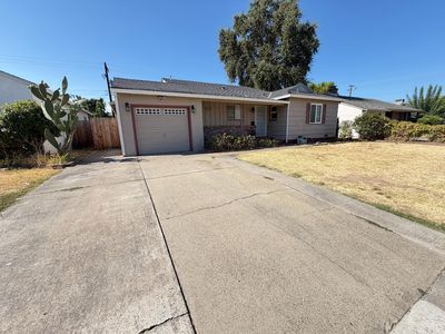 2410 Brentley Dr