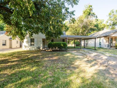 121 W Damon St