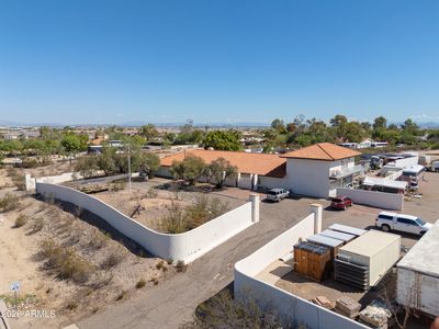 6045 N DYSART Road