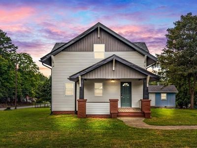 319 Ferguson St