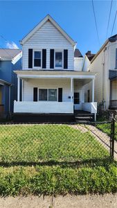 727 Mary St