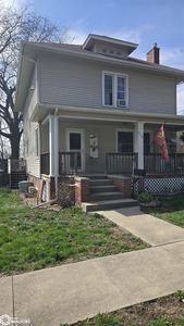 806 NW School St