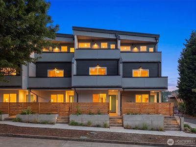 105 B 39th Avenue NW