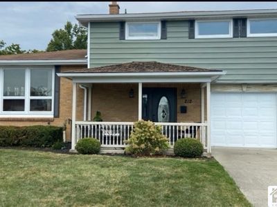 212 N Creek Dr