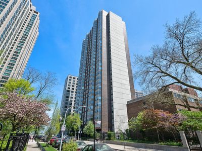 525 W Hawthorne Pl APT 1608