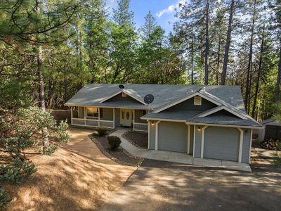 6221 Pineneedle Ln