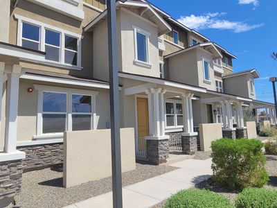 639 W Pepper Pl #102