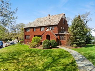2 Overhill Rd