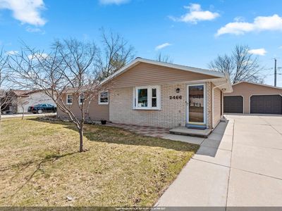 2466 Pecan St