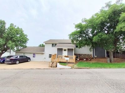 730 Thunderbird Rd