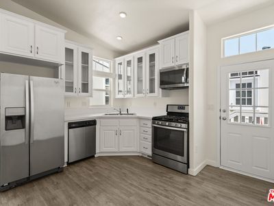 8250 Lankershim Blvd #19