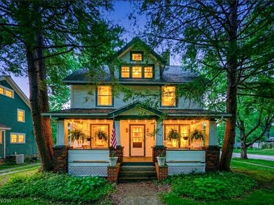 748 E Main St