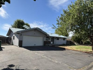 5463 Eastwood Dr