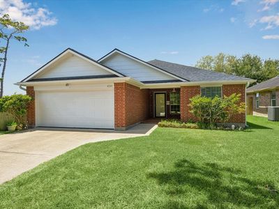 Property at 4341 Country Club Dr, Dickinson, TX