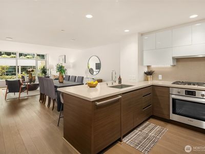 583 Battery Street #516N