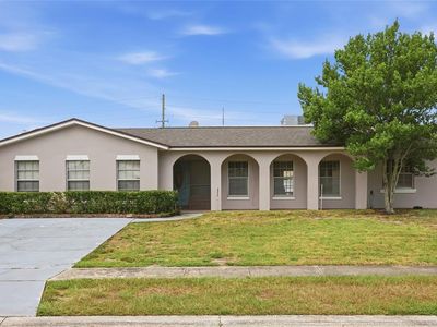 4 CARRIAGE HILL CIRCLE