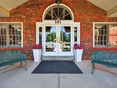 561 Sarah Ln APT 204