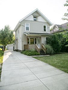 930 Crestline Dr
