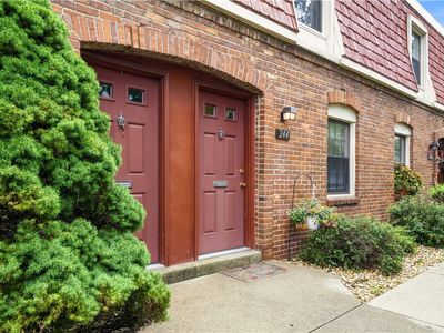244 Colony Ct