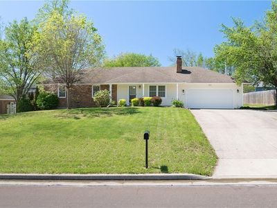 1800 Country Club Dr