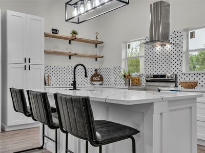 Property at 2822 Gladstone Dr, Dallas, TX