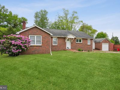 3 Lakeside Ln