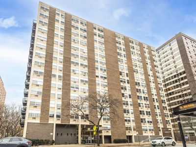 3033 N Sheridan Rd APT 1203