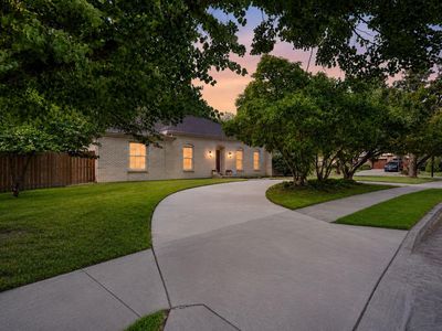 905 W Green Meadows Rd