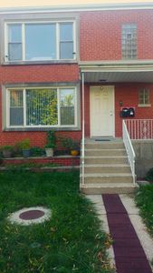 6104 N Oakley Ave