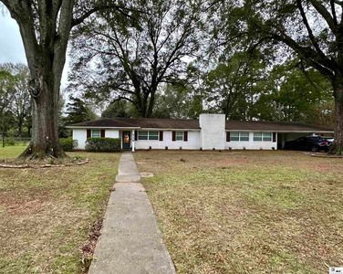 716 Lakeshore Dr
