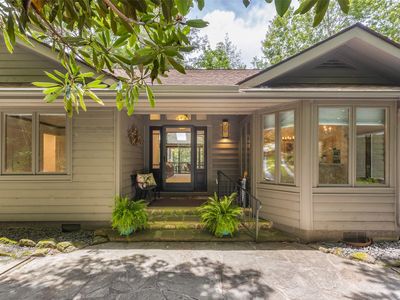 845 Whiteside Mountain Road