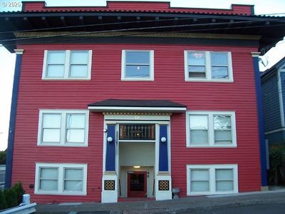 16 SW Porter St