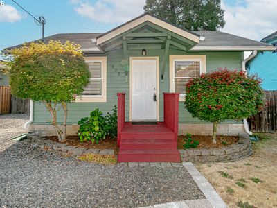 423 NE Main St