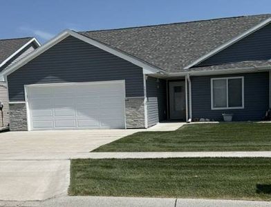 Property at 1412 Cottage Park Dr, Aurora, NE