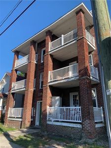 869 W 35th St APT 4