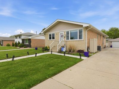 Property at 10352 Leslie Ln, Chicago Ridge, IL