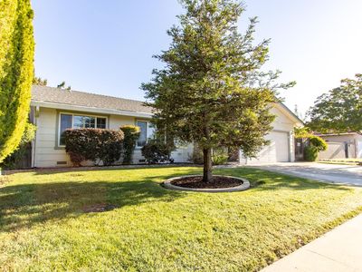 1705 Larkspur Pl