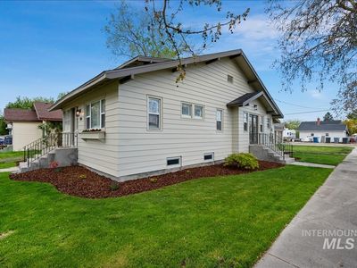 424 6th Ave S