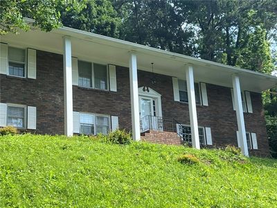 279 Heck Rd NE