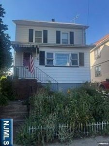 166 E 3rd St