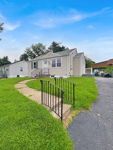 318 W Sylvania Ave