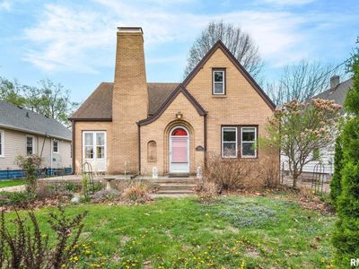 2020 W Ayres Ave