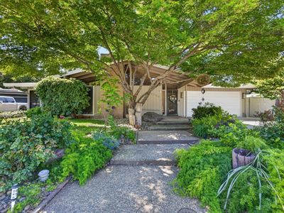 8756 Contemporary Ct