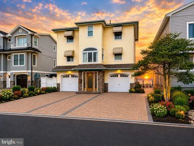 2011 Sunset Ave