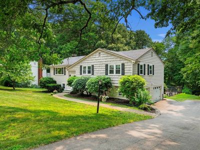 15 Crestwood Dr