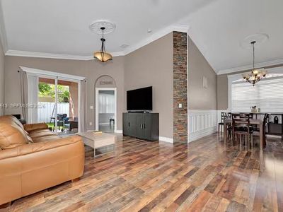 2327 NE 37th Ter