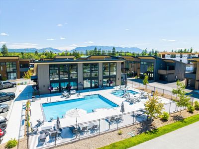 86 Serpentine Cir #208