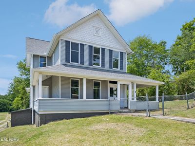 902 Queen Ave