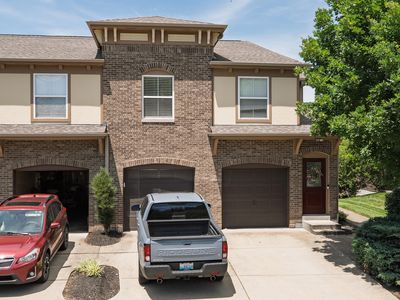 2205 Rolling Hills Dr